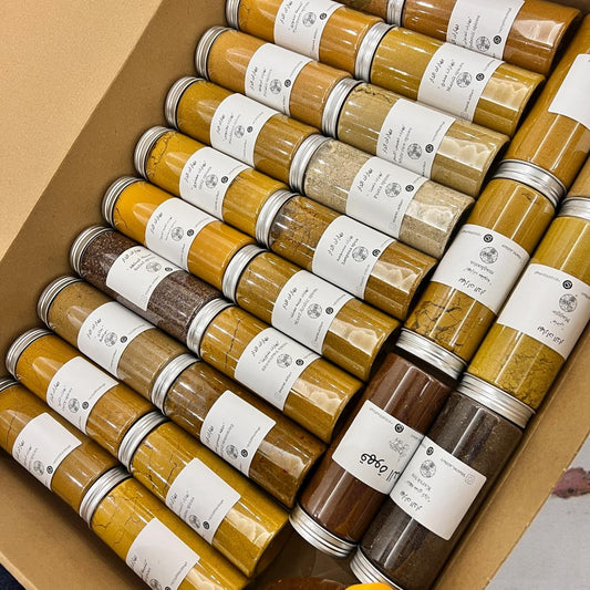 مجموعة مميزةمن 27نوع من اجود انواع البهارات حجم العلبه 350ml